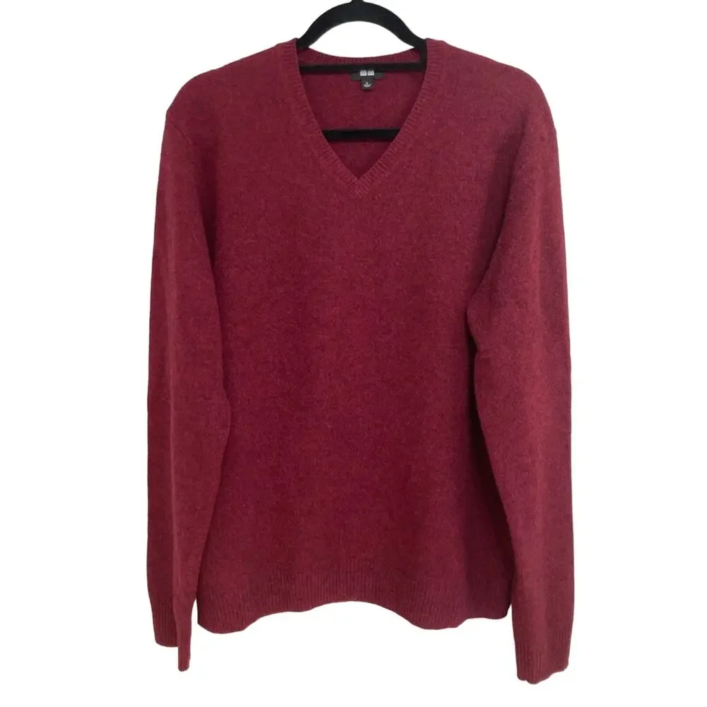 Uniqlo Men’s 100% Wool V-Neck Sweater in Dark Red Academic Preppy - Size L